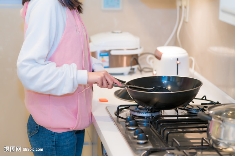 年輕人廚房里的新生意經(jīng) 從烹飪到衛(wèi)生間用具與日用雜貨批發(fā)的跨界探索